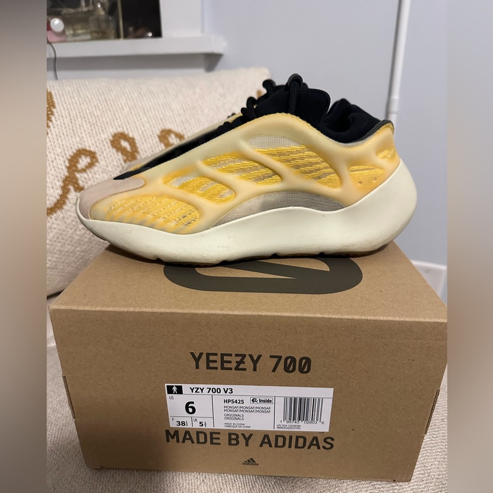 Yeezy 700 V3